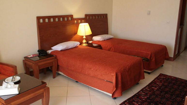 اتاق دو تخته توئین هتل بزرگ زنجان